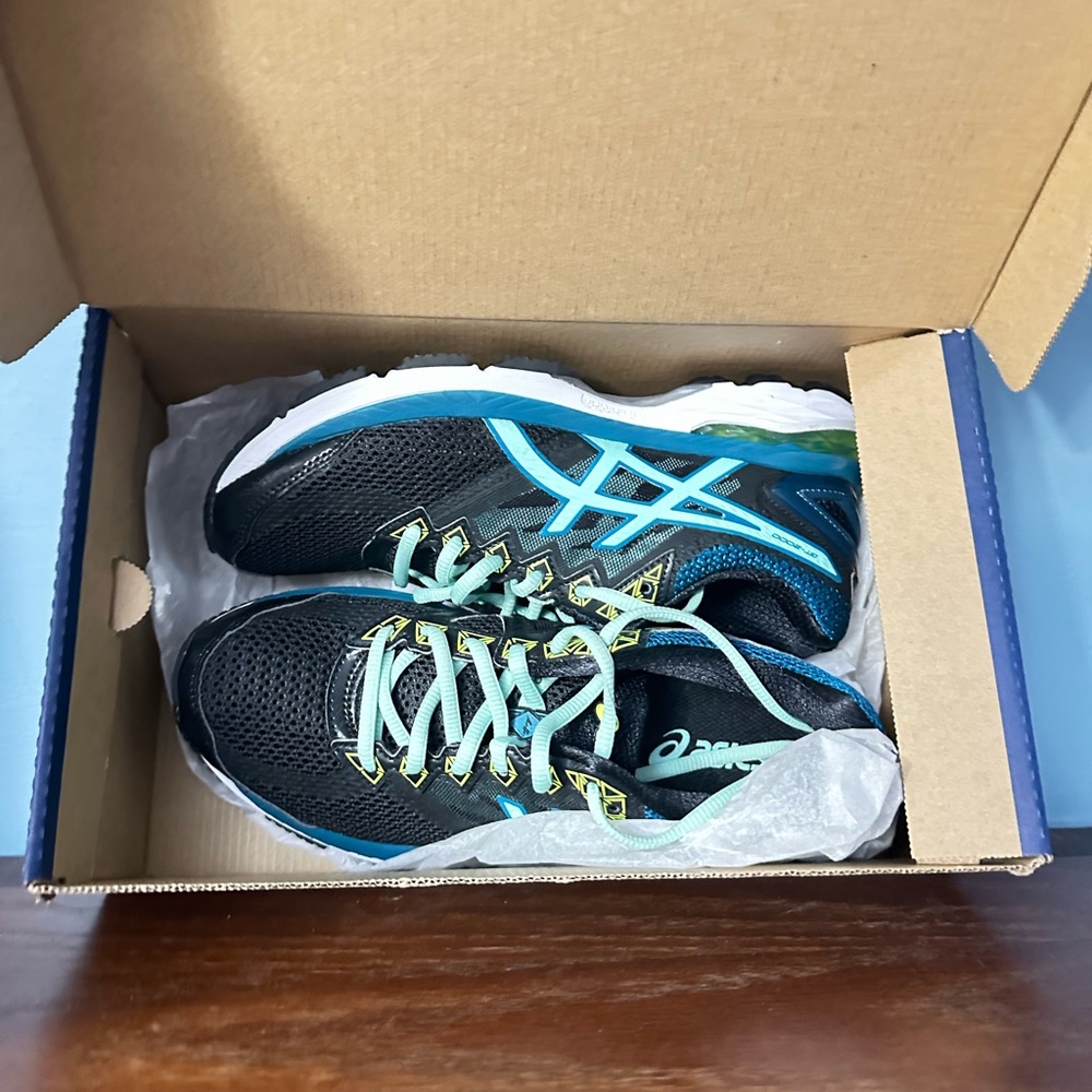 NEW ASICS athletic shoes
